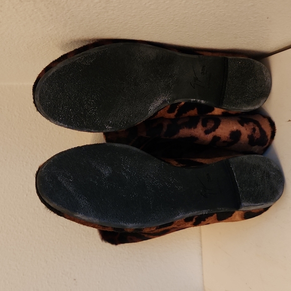 ♤ Giuseppe Zanotti Leopard Print Fur Boots - Picture 9 of 11